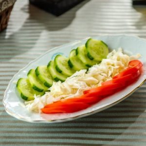 Salata de roșii și castraveți 250g